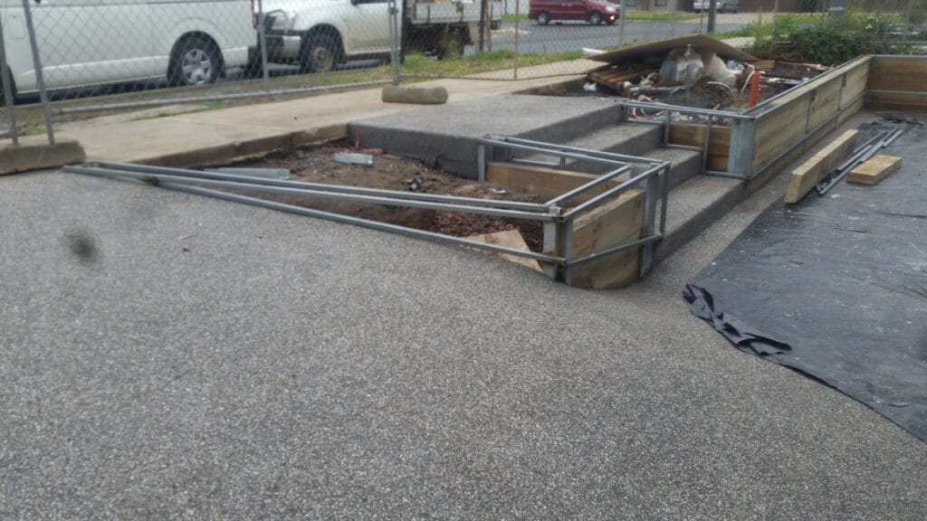 Heavy-duty retaining wall construction with integrated drainage, Bacchus Marsh